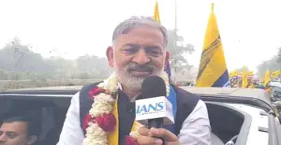 आम आदमी पार्टी के महेंद्र यादव ने विकासपुरी में निकाली रैली, जीत का जताया भरोसा