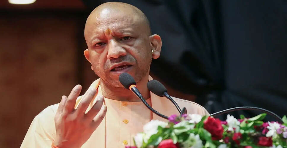 योगी आदित्यनाथ की 'जन आक्रोश महिला पदयात्रा' में महिलाओं का प्रदर्शन