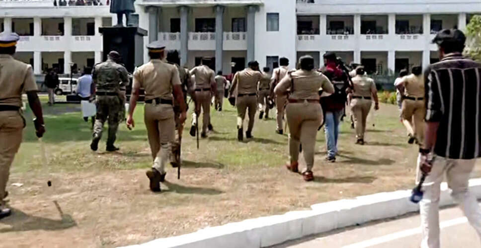 केरल में जाली दस्तावेजों के साथ महंगी गाड़ियों की तस्करी का भंडाफोड़