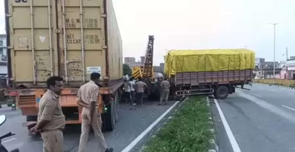 रामपुर में डीसीएम और कंटेनर की टक्कर में तीन की मौत, सीएम योगी ने जताया दुख