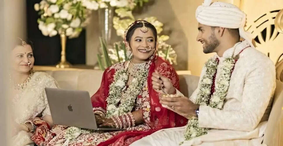 शादी के मंडप में लैपटॉप: दुल्हन की तस्वीर ने शुरू की नई बहस