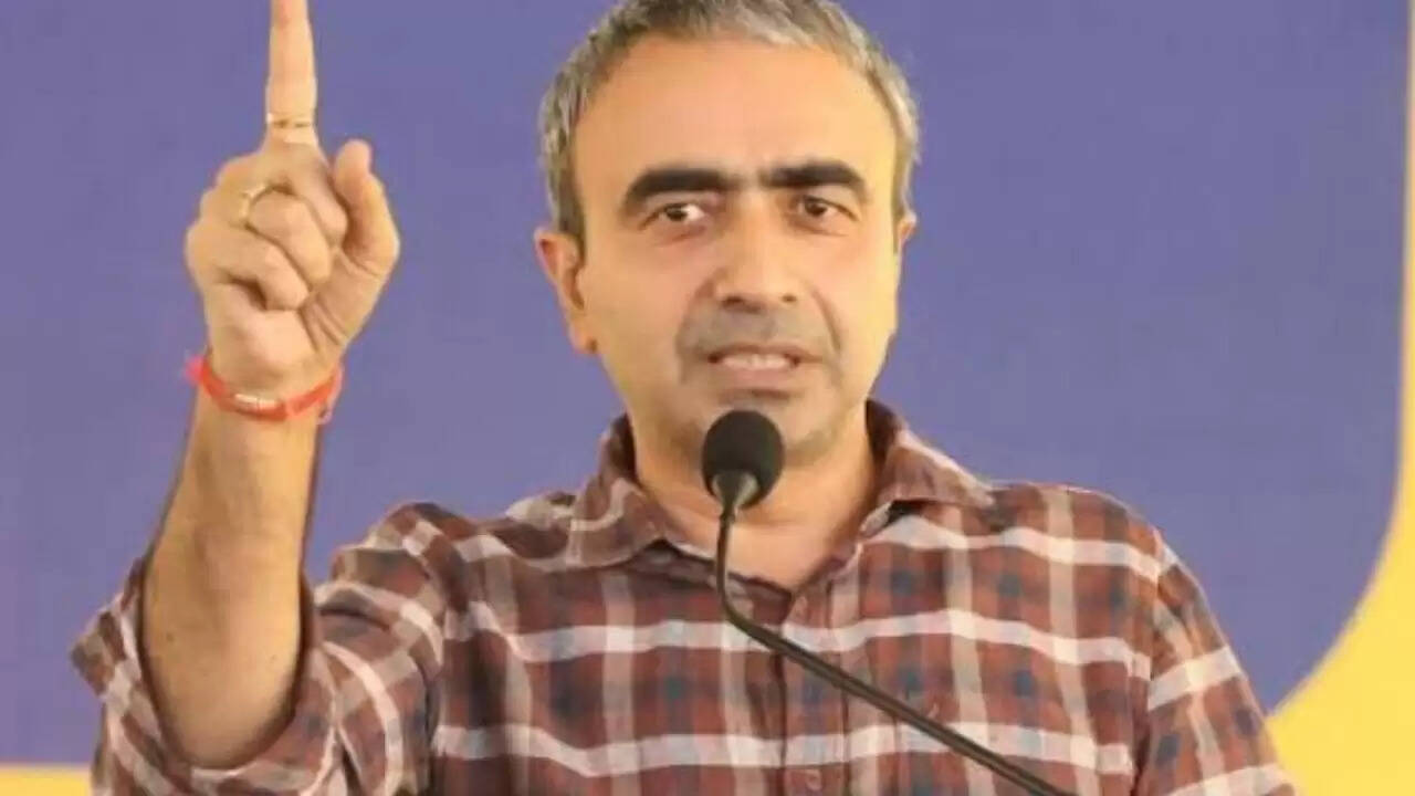 हरियाणा में शिक्षकों की नई जिम्मेदारी: कुत्तों की गिनती पर विवाद