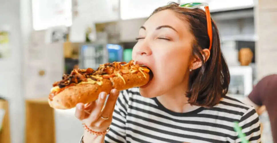 एक हॉट डॉग खाने से जीवनकाल में कमी: क्या यह सच है?