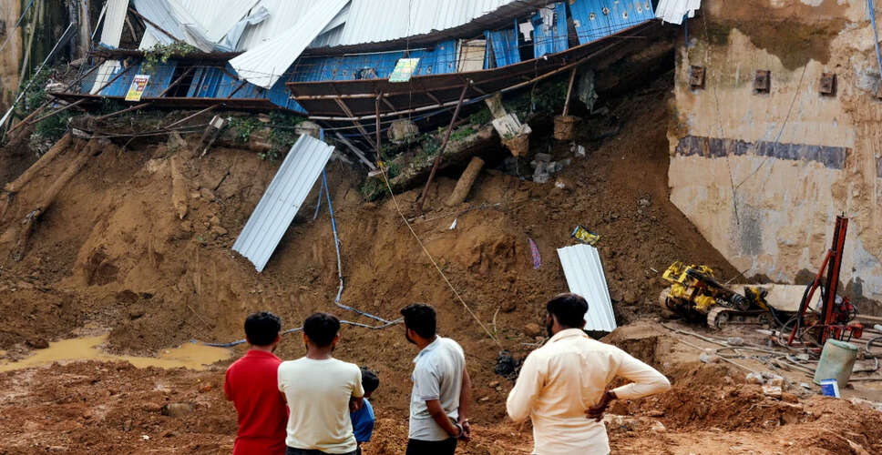 कोलकाता में पुरानी इमारत के ढहने से निर्माण मजदूर की मौत