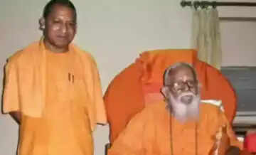 योगी आदित्यनाथ: एक साधारण छात्र से उत्तर प्रदेश के मुख्यमंत्री तक की यात्रा