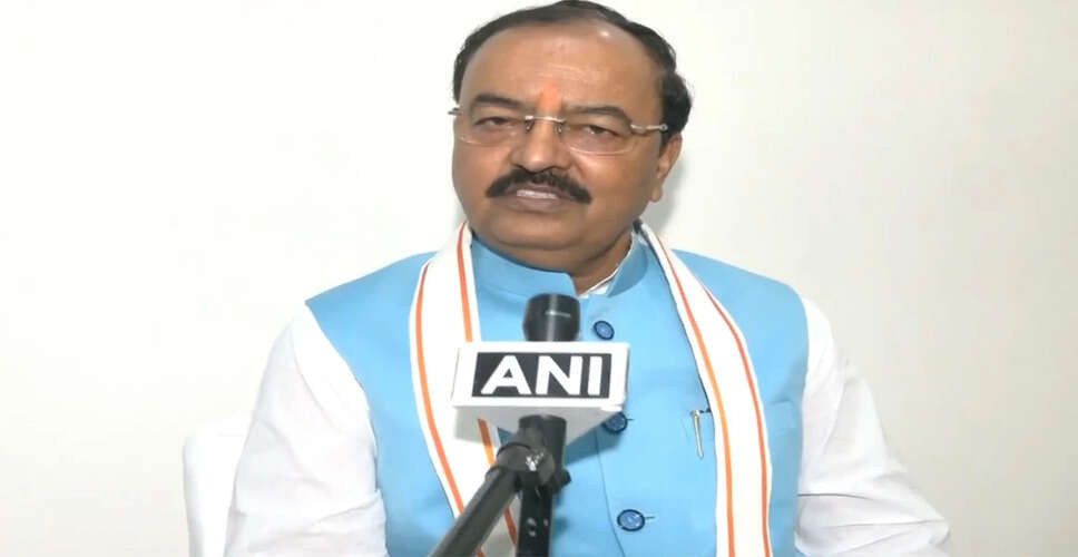 संविधान दिवस पर उपमुख्यमंत्री केशव प्रसाद मौर्य का अंबेडकर को श्रद्धांजलि