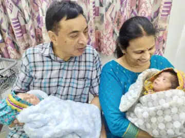 आईपीएस सरोज कुमारी ने जुड़वा बच्चों को दिया जन्म, पारंपरिक वेशभूषा में नजर आईं