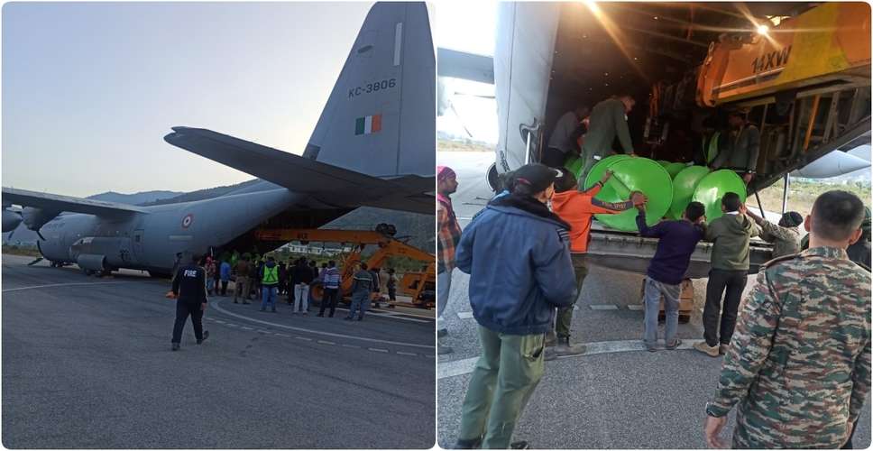 वायुसेना ने टनल में फंसी जिंदगियों को बचाने को 27,500 किलोग्राम रेस्क्यू इक्यूप्मेंट को पहुंचाया एयरस्ट्रिप पर
