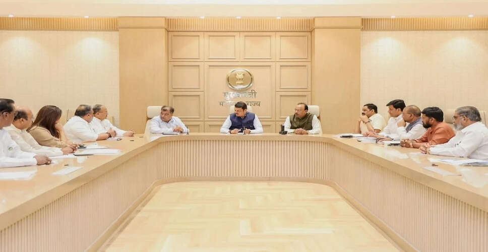 महाराष्ट्र विधानसभा में अधिकारियों के खिलाफ कार्रवाई का सिलसिला जारी