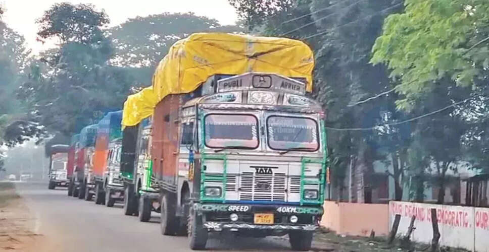 राष्ट्रीय राजमार्ग पर अवैध पार्किंग से बढ़ी दुर्घटनाओं की आशंका