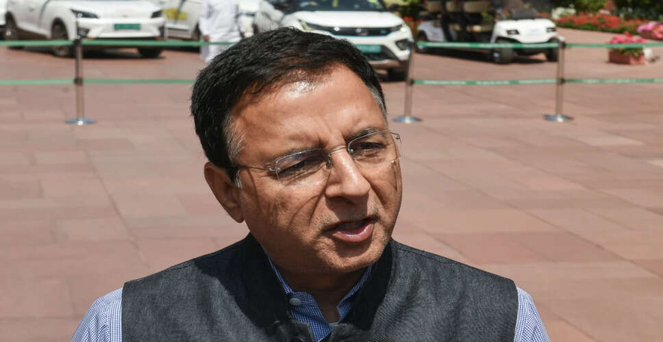 कांग्रेस नेता सुरजेवाला ने वित्त मंत्री की आर्थिक समीक्षा पर उठाए सवाल