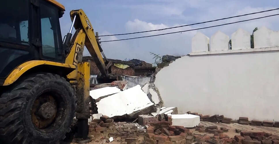 संभल में अवैध कब्जों के खिलाफ प्रशासन की सख्त कार्रवाई