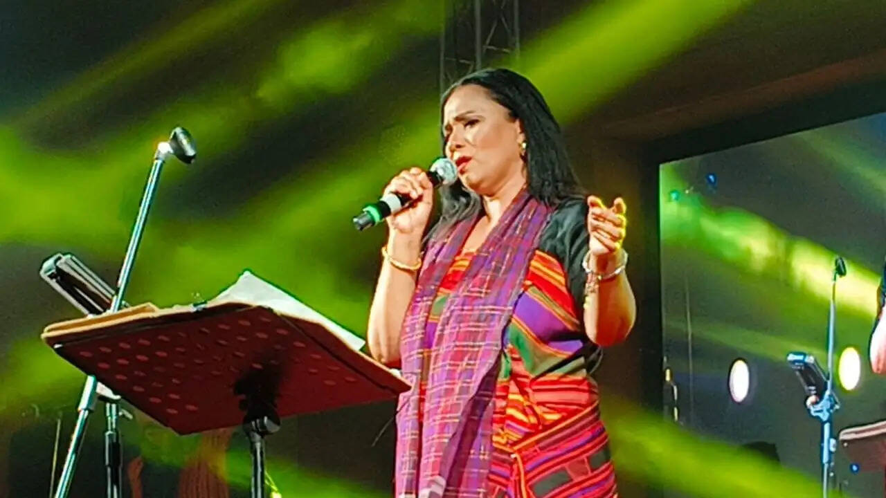 वैशाली महोत्सव में कल्पना पटवारी का कार्यक्रम, हंगामे के बीच लाठीचार्ज