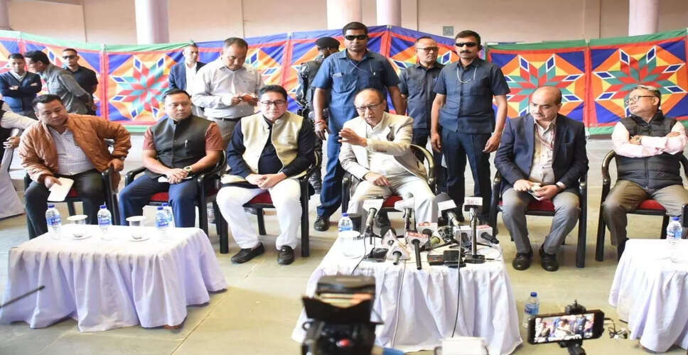 मणिपुर में समुदायों के बीच विश्वास की कमी को दूर करने की दिशा में कदम