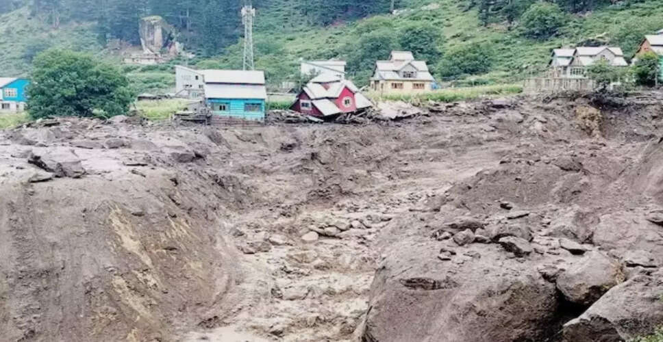 जम्मू-कश्मीर में बादल फटने से बाढ़, स्कूल बंद