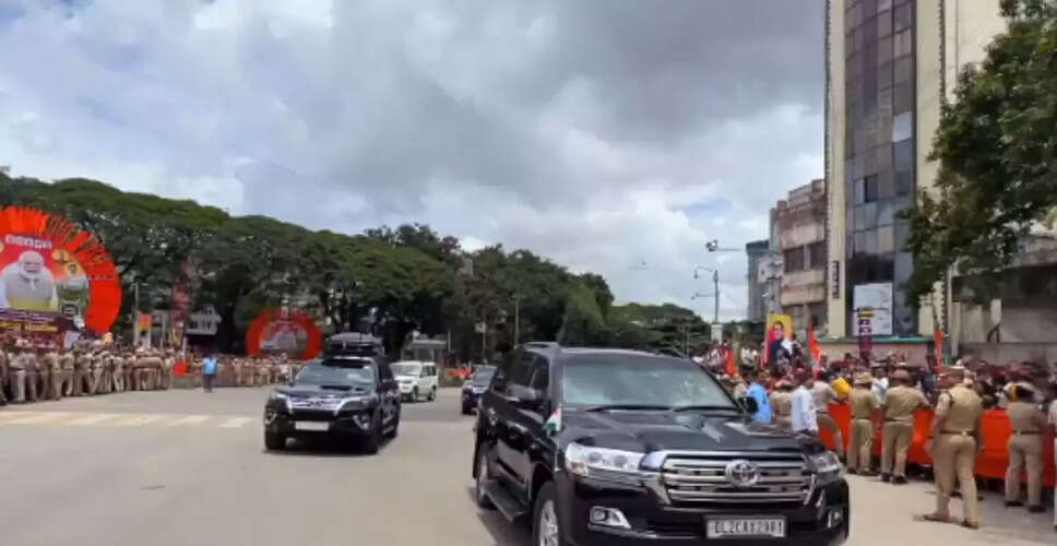 प्रधानमंत्री मोदी का बेंगलुरु में भव्य रोड शो, विकास परियोजनाओं का उद्घाटन