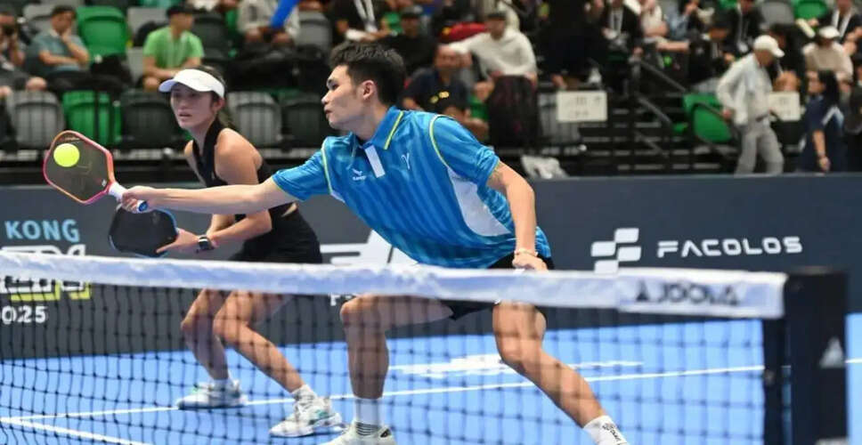 पिकलबॉल में साझेदारी का महत्व: मध्य गेंद को कैसे संभालें