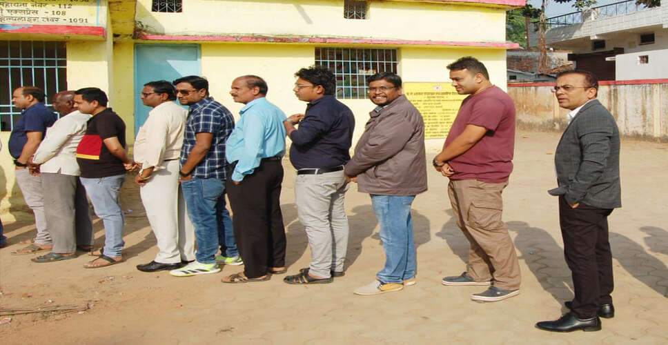 मध्य प्रदेश में छिटपुट हिंसा के बीच 12 फीसदी मतदान