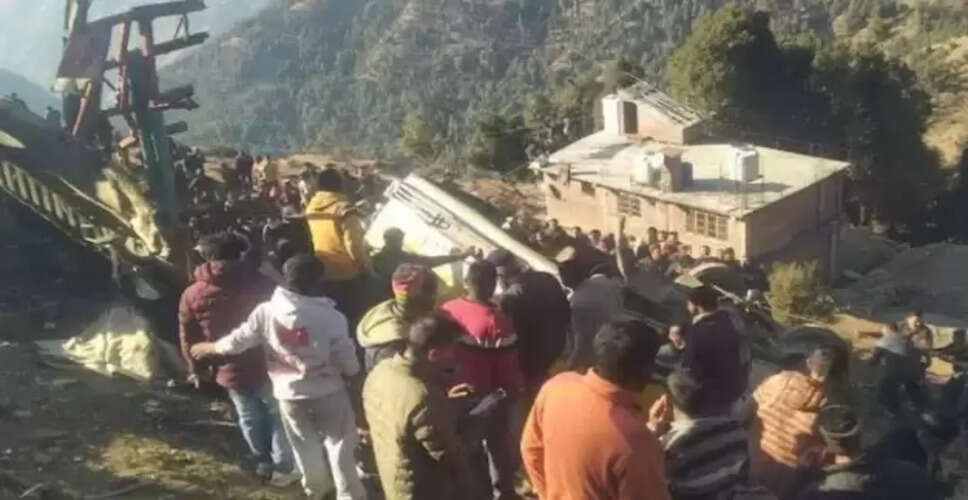 हिमाचल प्रदेश में बस दुर्घटना: 12 लोगों की जान गई, कई घायल