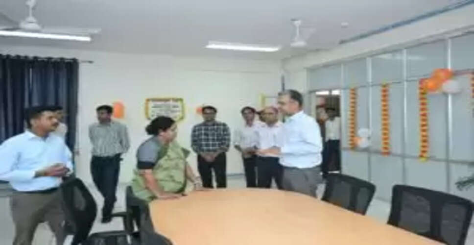 जयपुर में पासपोर्ट कार्यालय में नए पुस्तकालय का उद्घाटन