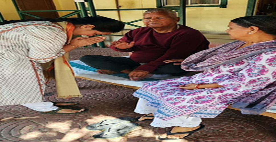 लालू, राबड़ी का आशीर्वाद लेकर रोहिणी आचार्य निकली चुनाव प्रचार पर