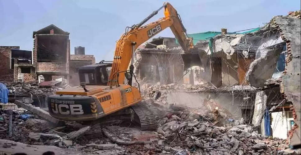 मध्य प्रदेश: रेप के आरोप से बरी हुए पार्षद, बुलडोजर से तोड़ा गया घर