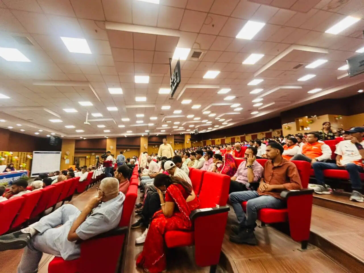 जयपुर नेशनल यूनिवर्सिटी के छात्र ने रील मेकिंग प्रतियोगिता में जीता दूसरा पुरस्कार