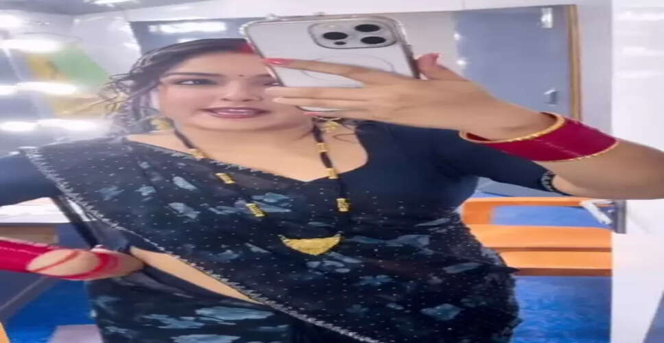 आम्रपाली दुबे ने 'बीड़ी' गाने पर लगाए ठुमके, फैंस बोले- 'आपके हाव-भाव कमाल!'
