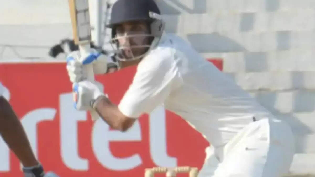 भुवनेश्वर कुमार का घरेलू क्रिकेट में शानदार प्रदर्शन, 253 गेंदों में शतक