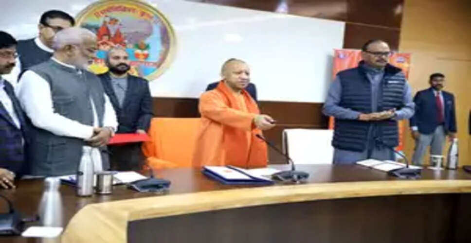 सीएम योगी ने आकाशवाणी के एफएम चैनल 'कुंभवाणी' का किया शुभारंभ