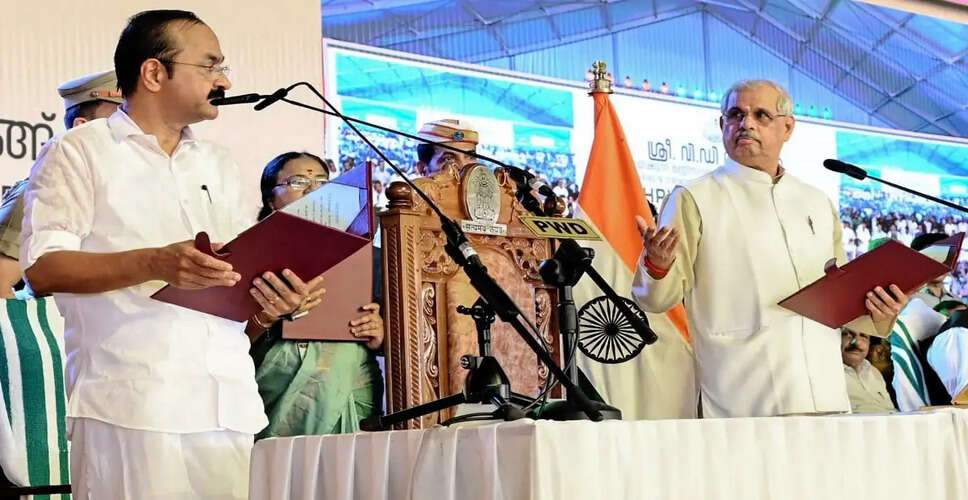केरल में गवर्नर की बैठक पर कांग्रेस सरकार की नाराज़गी
