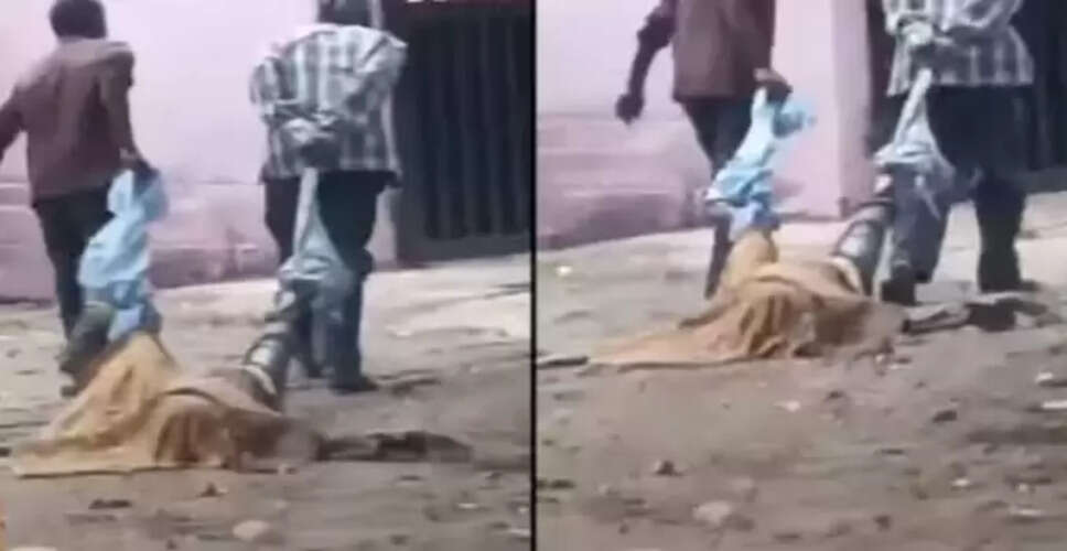 झांसी के पोस्टमार्टम हाउस में शव को घसीटने का शर्मनाक वीडियो वायरल