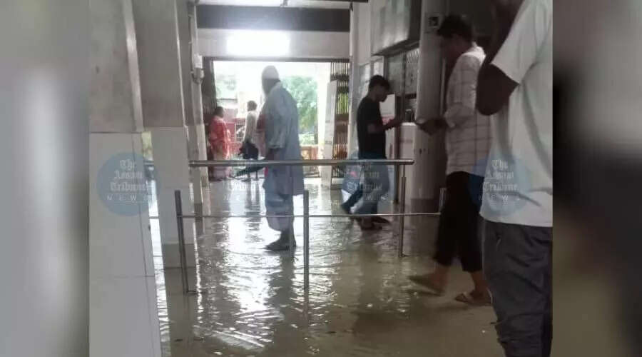 हैलाकांडी में बाढ़ से चिकित्सा सेवाएं प्रभावित, प्रशासन ने जारी की चेतावनी