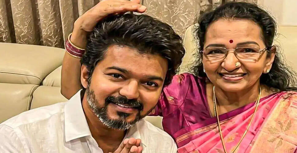 तमिलनाडु के मुख्यमंत्री विजय का 52वां जन्मदिन: मां ने साझा की भावनात्मक संघर्ष की कहानी