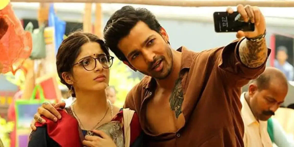 80 वर्षीय दादा की शादी से चर्चा में आईं Mawra Hocane