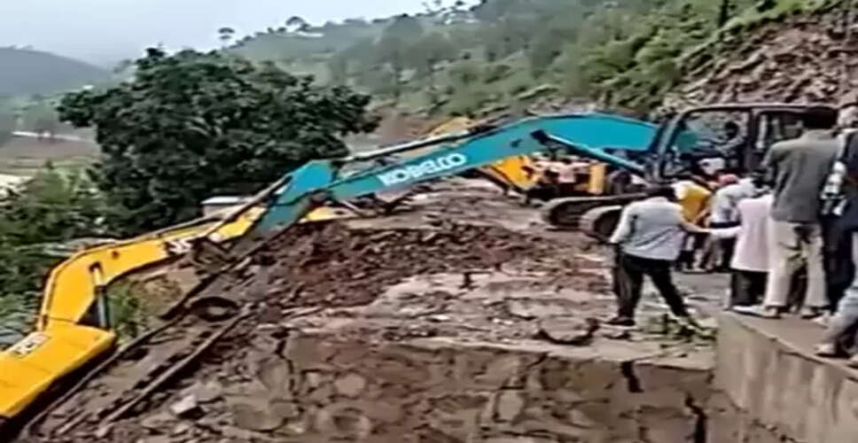 मुंबई के विक्रोली इलाके में भूस्खलन के कारण दो लोगों की मौत हुई, दो घायल