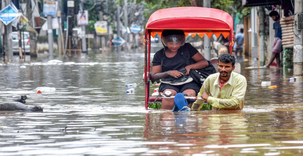 दिल्ली-एनसीआर में बारिश से जनजीवन प्रभावित, आईएमडी ने जारी किया रेड अलर्ट