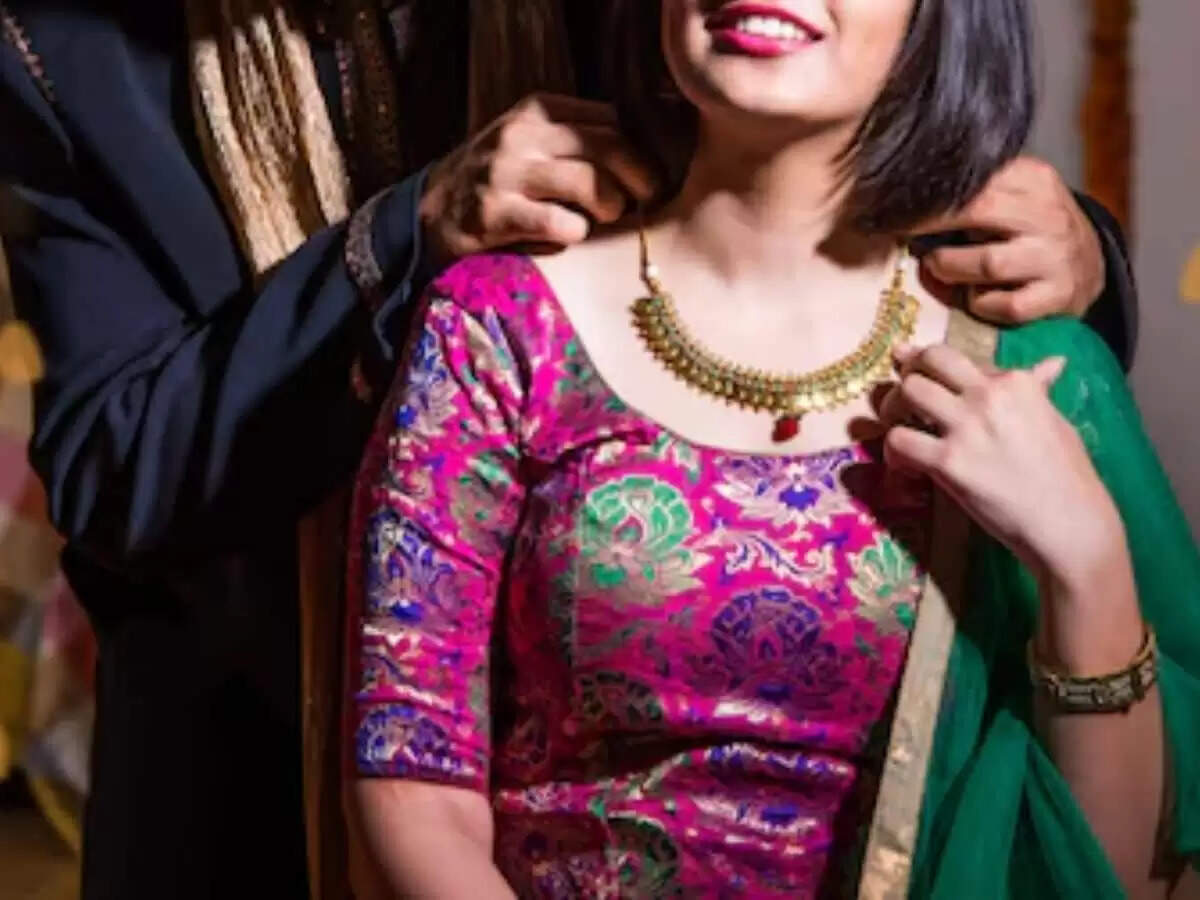 गुजरात में घरेलू विवाद के चलते पति ने पत्नी को गोली मारी, फिर खुद को भी