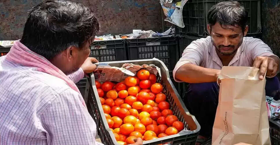 पाकिस्तान में टमाटर की कीमतें आसमान छू रही हैं: 700 रुपये प्रति किलो तक पहुंची