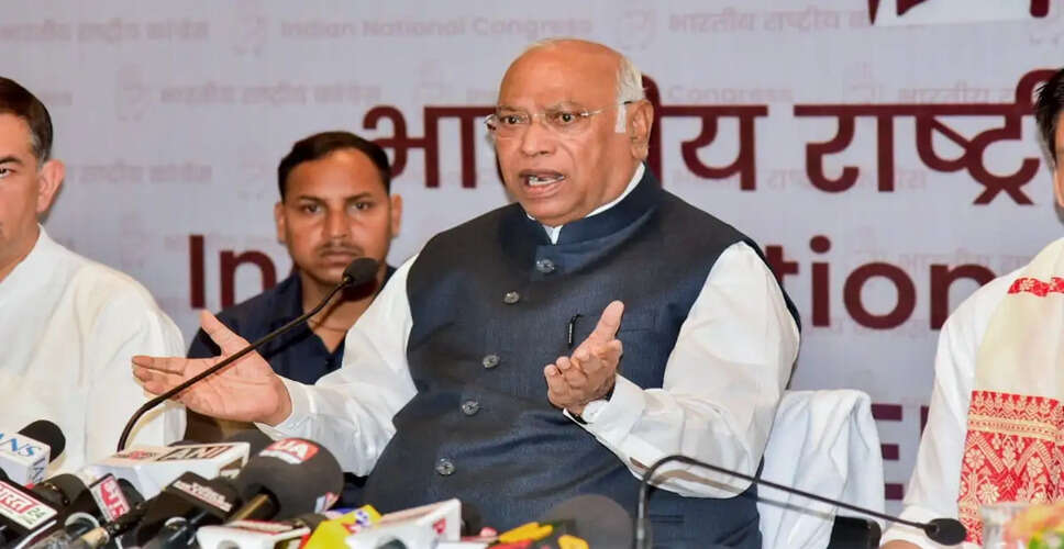 कांग्रेस अध्यक्ष खरगे ने लोकसभा में विधेयकों के खिलाफ विपक्ष की एकजुटता का किया आह्वान