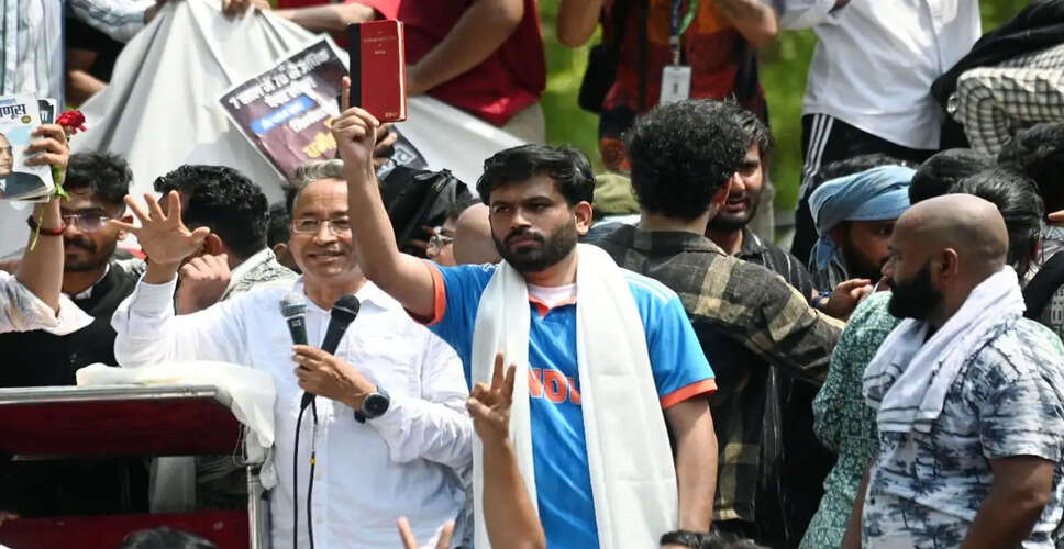 कॉकरोच जनता पार्टी का शिक्षा घोषणापत्र और देशव्यापी विरोध प्रदर्शन