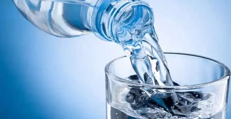 उम्र के अनुसार पानी की सही मात्रा: जानें कितने गिलास जरूरी हैं