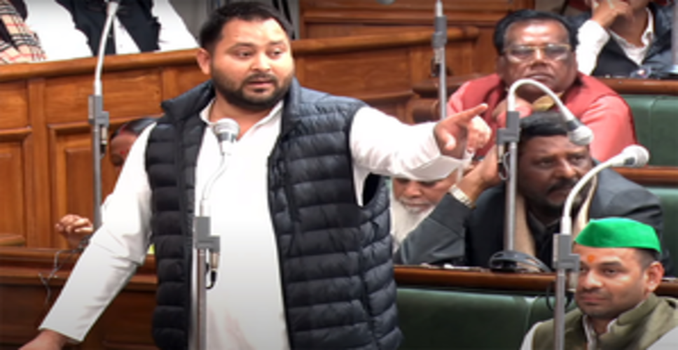 तेजस्वी ने नीतीश पर कसा तंज, 'एक ही टर्म में तीन बार मुख्यमंत्री पद की शपथ लेने वाला नहीं देखा'