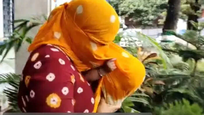 पश्चिम बंगाल में माता-पिता ने आईफोन के लिए बेचा 8 महीने का बच्चा