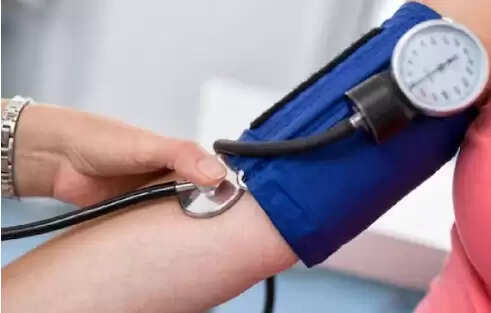 रात में हाई ब्लड प्रेशर के लक्षण: जानें कैसे पहचानें