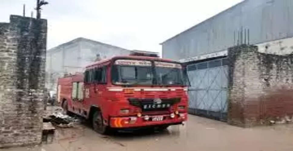 कालाडेरा रीको इंडस्ट्रियल एरिया में भगवती पेपर मिल में भीषण आग