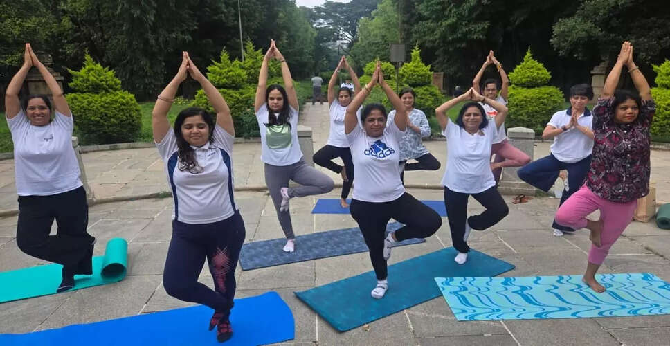 बंगलुरु में वृक्षारोपण और योग दिवस का आयोजन