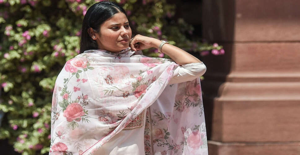 स्टार क्रिकेटर रिंकू सिंह ने सांसद प्रिया सरोज से की सगाई