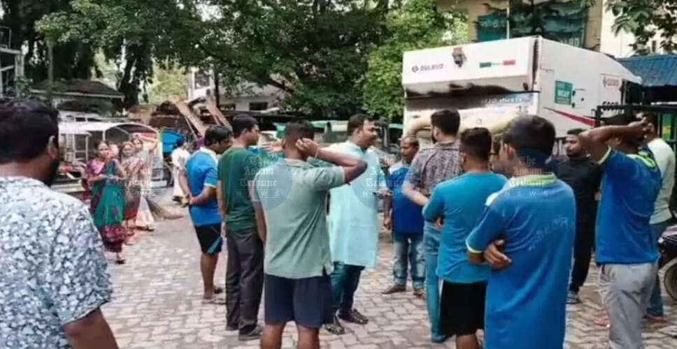 नागांव में कांग्रेस कार्यकर्ताओं ने गोरव गोगोई के पोस्टर हटाने का विरोध किया