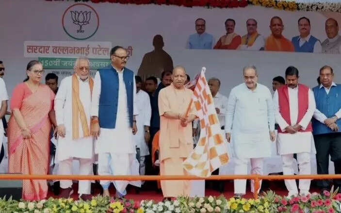 योगी आदित्यनाथ ने सरदार पटेल की जयंती पर ‘रन फॉर यूनिटी’ का शुभारंभ किया